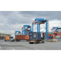 0380_0252 Sattelschlepper mit Containern rangieren auf dem Terminalgelände Altenwerder.  | HHLA Container Terminal Hamburg Altenwerder ( CTA )